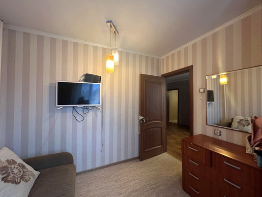Продам многокомнатную квартиру, Дмитровская ул, 33А, Базарово д