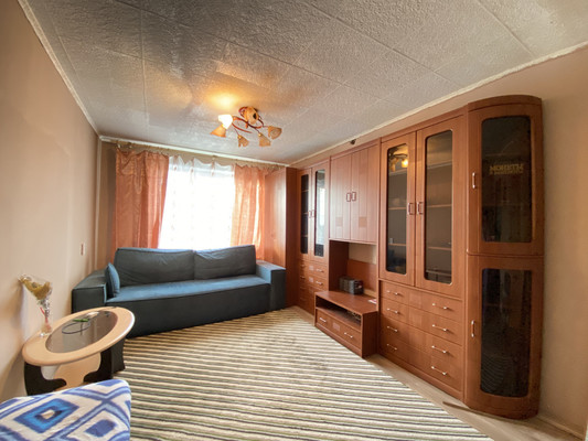 Продам трехкомнатную (3-комн.) квартиру, Дмитровская ул, 31, Базарово д