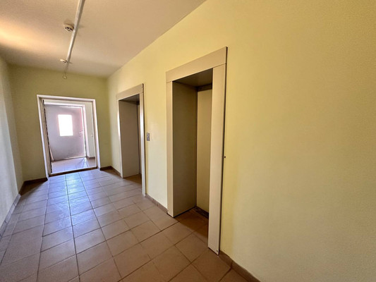 Продам двухкомнатную (2-комн.) квартиру, им Владимира Махалина мкр, 28, Дмитров г