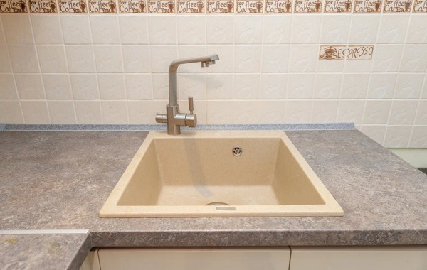 Продам трехкомнатную (3-комн.) квартиру, Костычева ул, 68к1, Брянск г