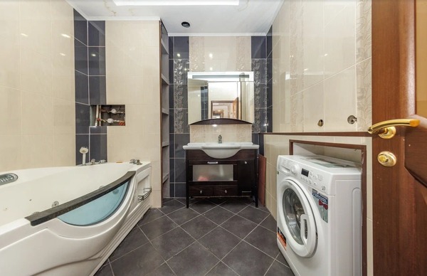 Продам трехкомнатную (3-комн.) квартиру, Костычева ул, 68к1, Брянск г