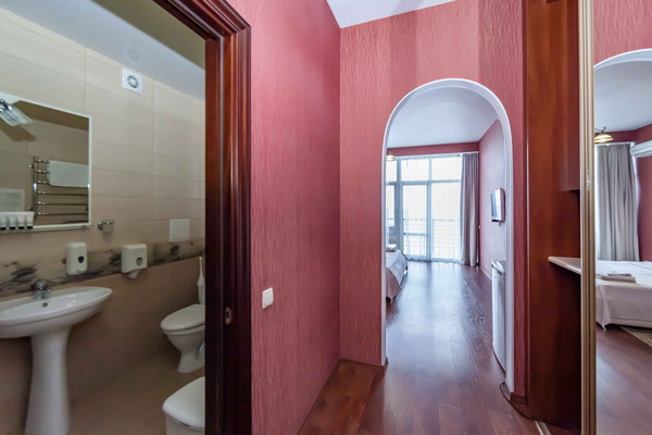 Продам гостиницу 1 955 м2, Набережная ул, 29, Алушта г