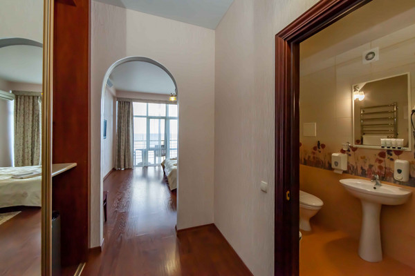 Продам гостиницу 1 955 м2, Набережная ул, 29, Алушта г