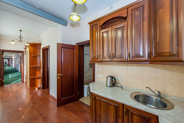 Продам гостиницу 1 955 м2, Набережная ул, 29, Алушта г