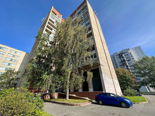 Продам комнату в 11-комн. квартире, Богатырский пр-кт, 11, Санкт-Петербург г