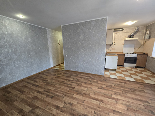 Продам двухкомнатную (2-комн.) квартиру, Ушакова ул, 4, Симферополь г
