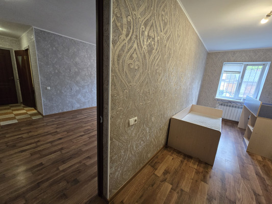 Продам двухкомнатную (2-комн.) квартиру, Ушакова ул, 4, Симферополь г