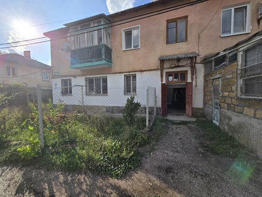 Продам двухкомнатную (2-комн.) квартиру, Ушакова ул, 4, Симферополь г