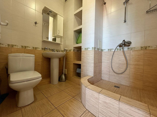 Продам гостиницу 573,4 м2, Пионерская ул, 49, Алушта г