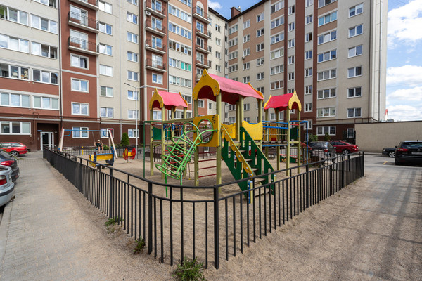 Продам трехкомнатную (3-комн.) квартиру, В.Гакуна ул, 5, Калининград г