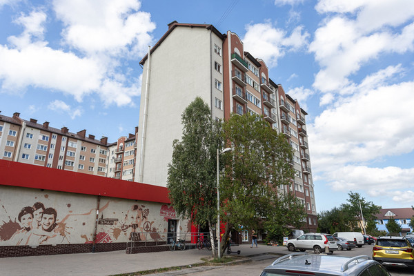 Продам трехкомнатную (3-комн.) квартиру, В.Гакуна ул, 5, Калининград г