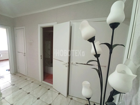 Продам трехкомнатную (3-комн.) квартиру, Карла Либкнехта ул, 19а, Крымск г