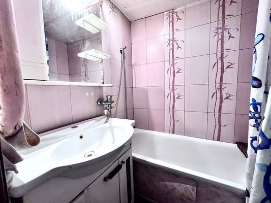 Продам многокомнатную квартиру, Луганская ул, 62, Киров г