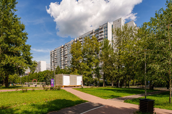 Продам трехкомнатную (3-комн.) квартиру, Осенний б-р, 6, Москва г