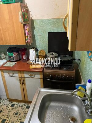 Продам комнату в 4-комн. квартире, Трудящихся б-р, 28, Колпино г