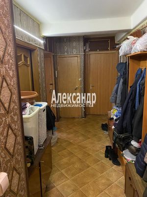 Продам комнату в 4-комн. квартире, Трудящихся б-р, 28, Колпино г