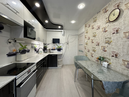 Продам трехкомнатную (3-комн.) квартиру, Блюхера ул, 32, Киров г