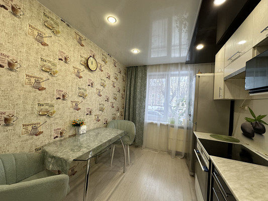 Продам трехкомнатную (3-комн.) квартиру, Блюхера ул, 32, Киров г