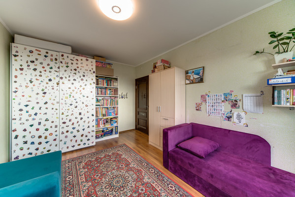 Продам трехкомнатную (3-комн.) квартиру, Мельникова пр-кт, 19, Химки г
