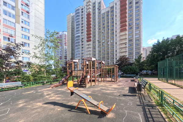 Продам трехкомнатную (3-комн.) квартиру, Мельникова пр-кт, 19, Химки г