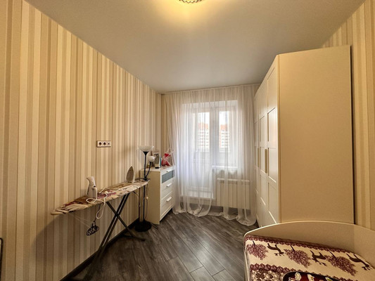 Продам трехкомнатную (3-комн.) квартиру, 2-я Комсомольская ул, 16к6, Дмитров г