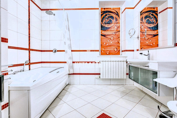 Продам трехкомнатную (3-комн.) квартиру, Чернышевского ул, 42, Воронеж г