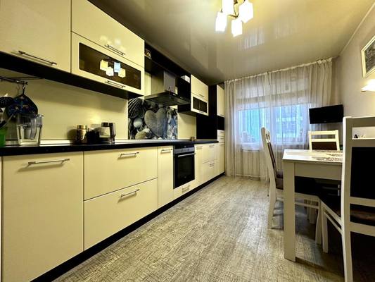 Продам трехкомнатную (3-комн.) квартиру, Свободы ул, 133а, Киров г