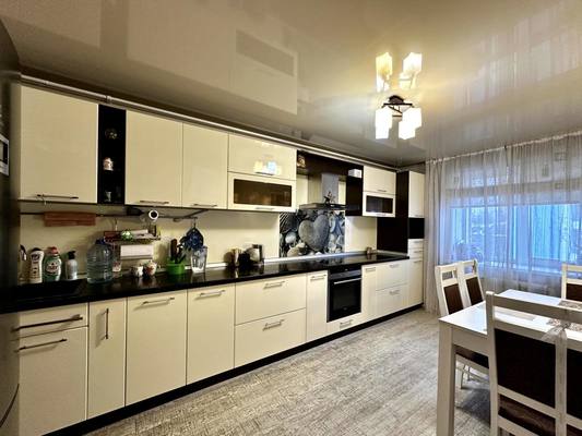 Продам трехкомнатную (3-комн.) квартиру, Свободы ул, 133а, Киров г
