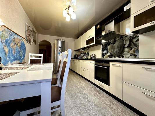 Продам трехкомнатную (3-комн.) квартиру, Свободы ул, 133а, Киров г