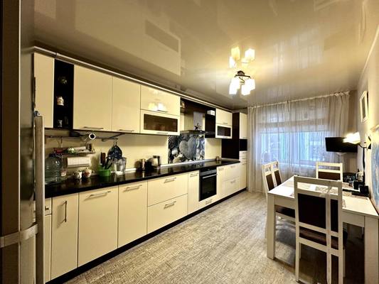 Продам трехкомнатную (3-комн.) квартиру, Свободы ул, 133а, Киров г