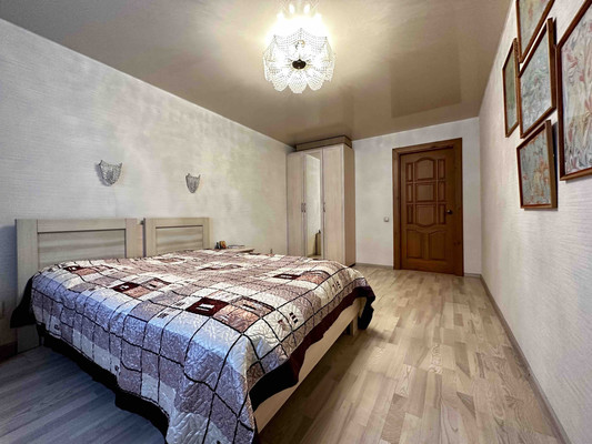 Продам трехкомнатную (3-комн.) квартиру, Свободы ул, 133а, Киров г