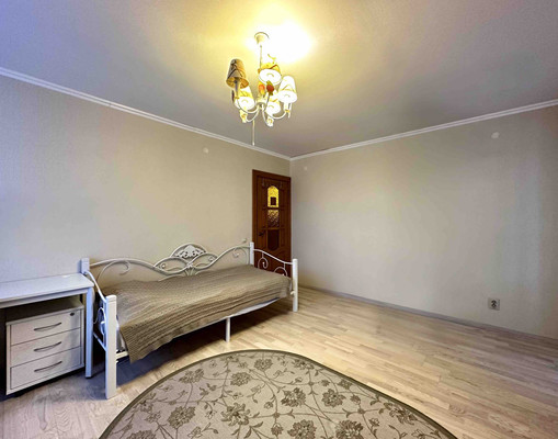 Продам трехкомнатную (3-комн.) квартиру, Свободы ул, 133а, Киров г