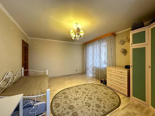 Продам трехкомнатную (3-комн.) квартиру, Свободы ул, 133а, Киров г