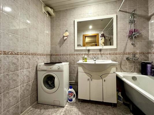 Продам трехкомнатную (3-комн.) квартиру, Свободы ул, 133а, Киров г
