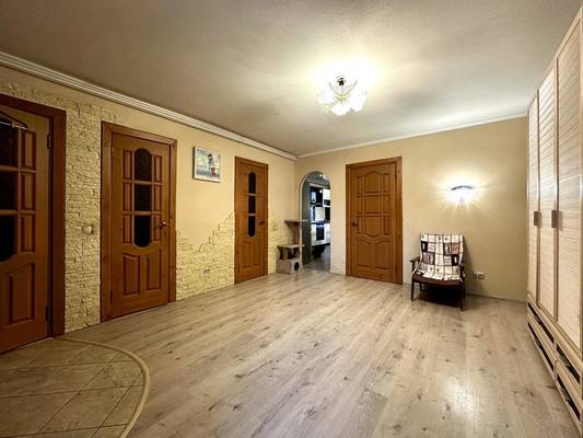 Продам трехкомнатную (3-комн.) квартиру, Свободы ул, 133а, Киров г