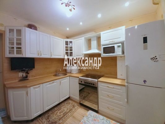 Продам трехкомнатную (3-комн.) квартиру, 31, Романовка п