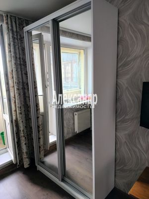 Продам комнату в 6-комн. квартире, Гражданский пр-кт, 128к2, Санкт-Петербург г