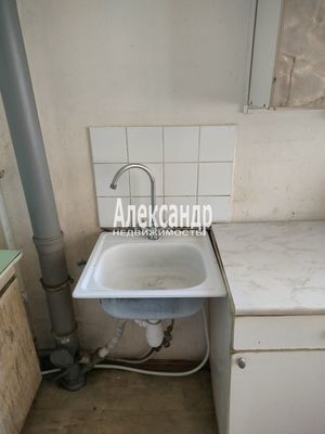 Продам комнату в 6-комн. квартире, Гражданский пр-кт, 128к2, Санкт-Петербург г