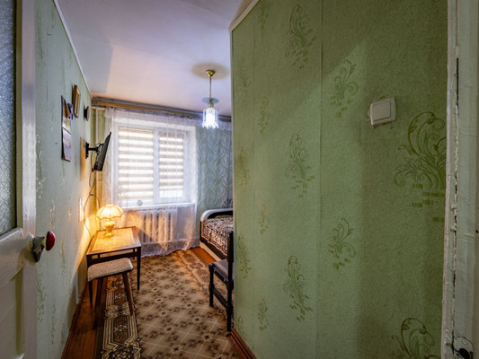 Продам трехкомнатную (3-комн.) квартиру, Школьная ул, 26, Маленькое с