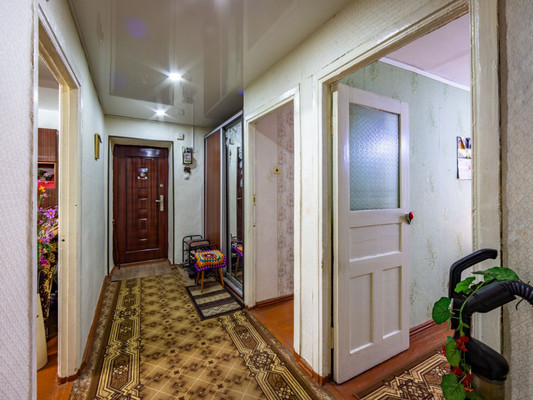 Продам трехкомнатную (3-комн.) квартиру, Школьная ул, 26, Маленькое с