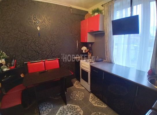 Продам двухкомнатную (2-комн.) квартиру, Ленина ул, 178, Ильский пгт