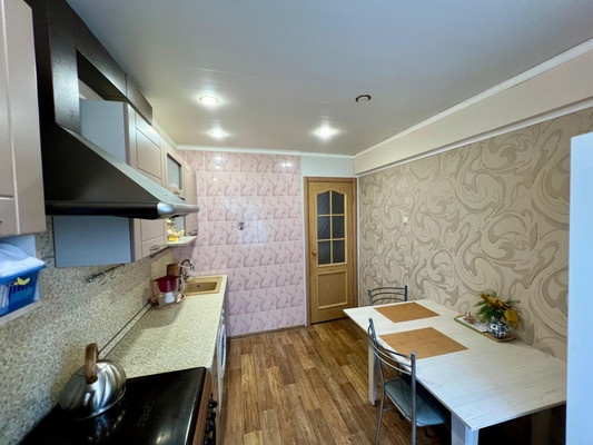 Продам трехкомнатную (3-комн.) квартиру, Жуковская ул, 23, Брянск г