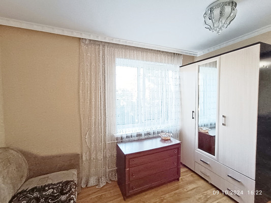 Продам трехкомнатную (3-комн.) квартиру, Крымских Партизан ул, 23, Симферополь г