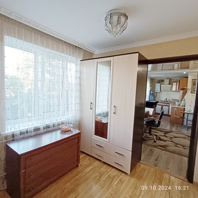Продам трехкомнатную (3-комн.) квартиру, Крымских Партизан ул, 23, Симферополь г