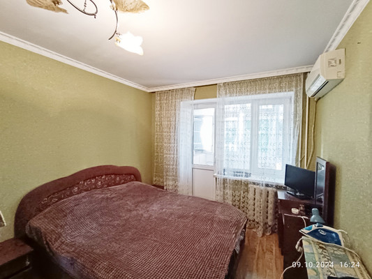 Продам трехкомнатную (3-комн.) квартиру, Крымских Партизан ул, 23, Симферополь г