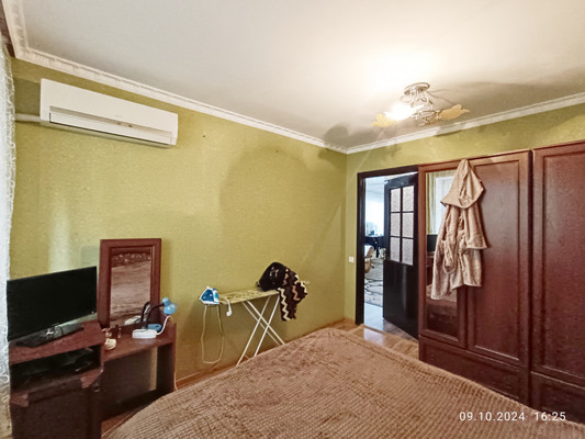 Продам трехкомнатную (3-комн.) квартиру, Крымских Партизан ул, 23, Симферополь г