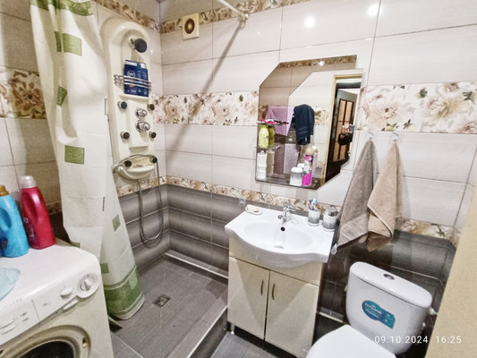 Продам трехкомнатную (3-комн.) квартиру, Крымских Партизан ул, 23, Симферополь г