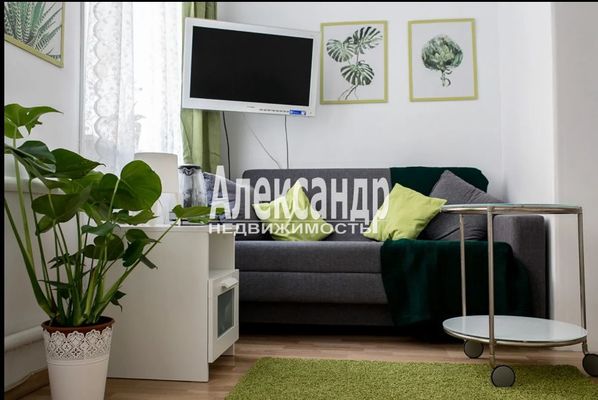 Продам трехкомнатную (3-комн.) квартиру, 1-я Советская ул, 12, Санкт-Петербург г