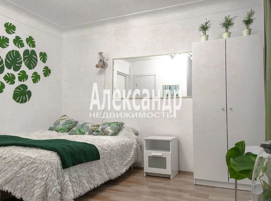 Продам трехкомнатную (3-комн.) квартиру, 1-я Советская ул, 12, Санкт-Петербург г