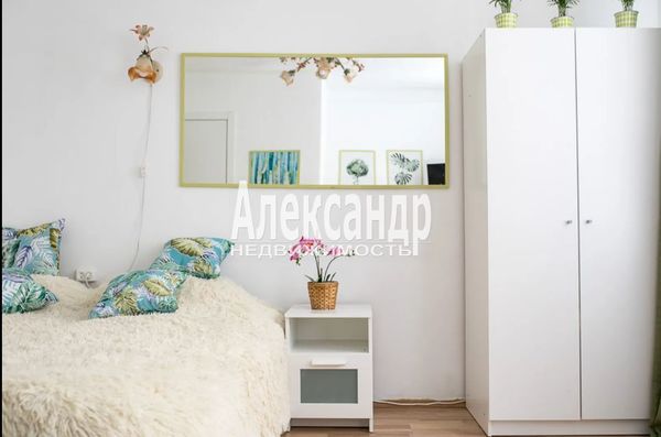 Продам трехкомнатную (3-комн.) квартиру, 1-я Советская ул, 12, Санкт-Петербург г